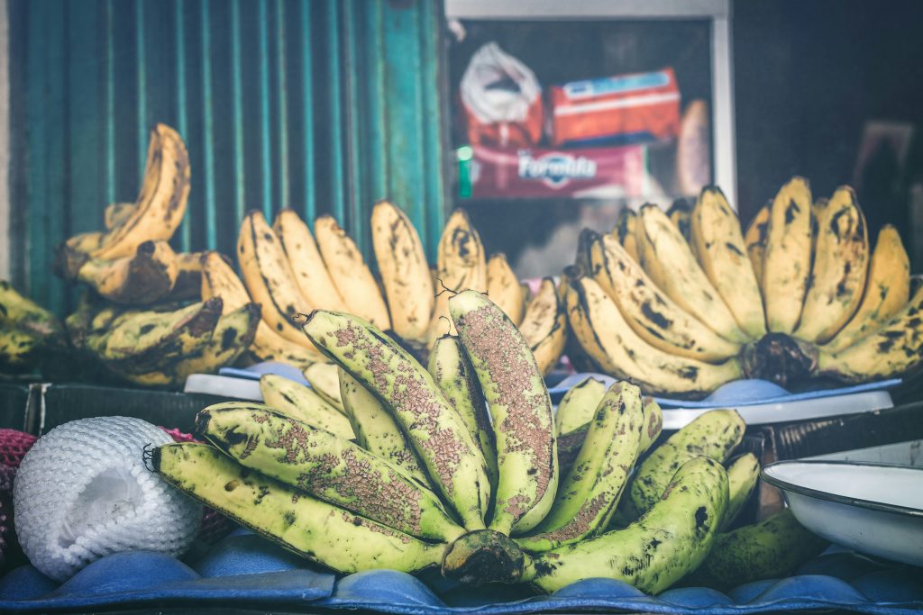 platano fritto, platano intero con buccia, punto di rotta