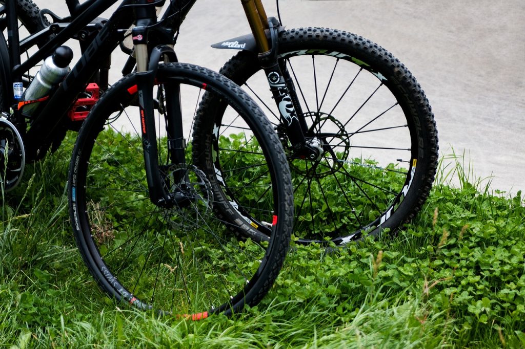 itinerari in bicicletta, ruote di bici, punto di rotta