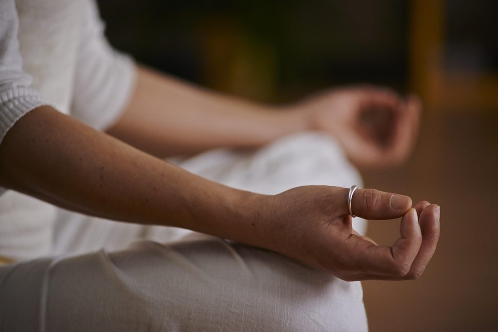 ritiro yoga in repubblica dominicana, donna che fa yoga, punto di rotta