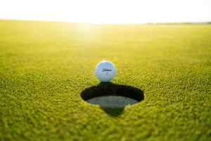 golf a bayahibe, pallina nella buca, punto di rotta