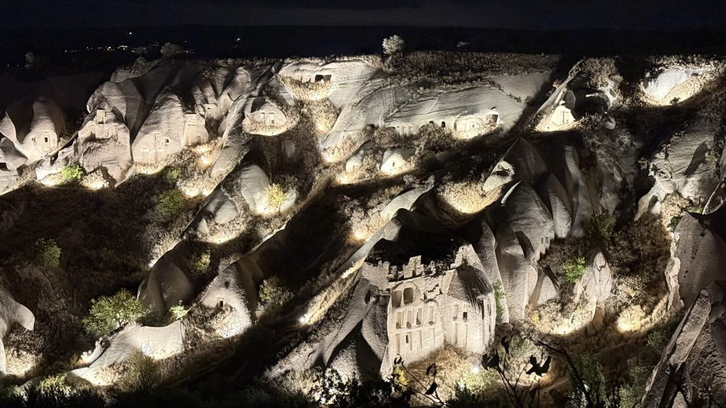 cosa vedere in cappadocia, goreme, notturna, punto di rotta