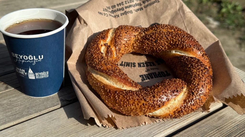 guida turistica parlante italiano a Istanbul, simit e chay, punto di rotta