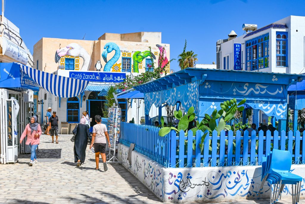 djerba dove si trova, houmt souk, piazza con bar, punto di rotta