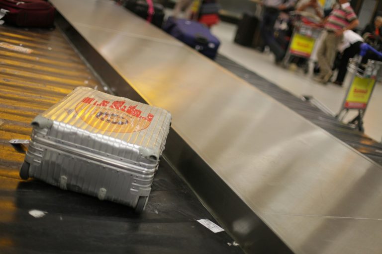 risarcimento bagaglio smarrito, valigia sul nastro, punto di rotta