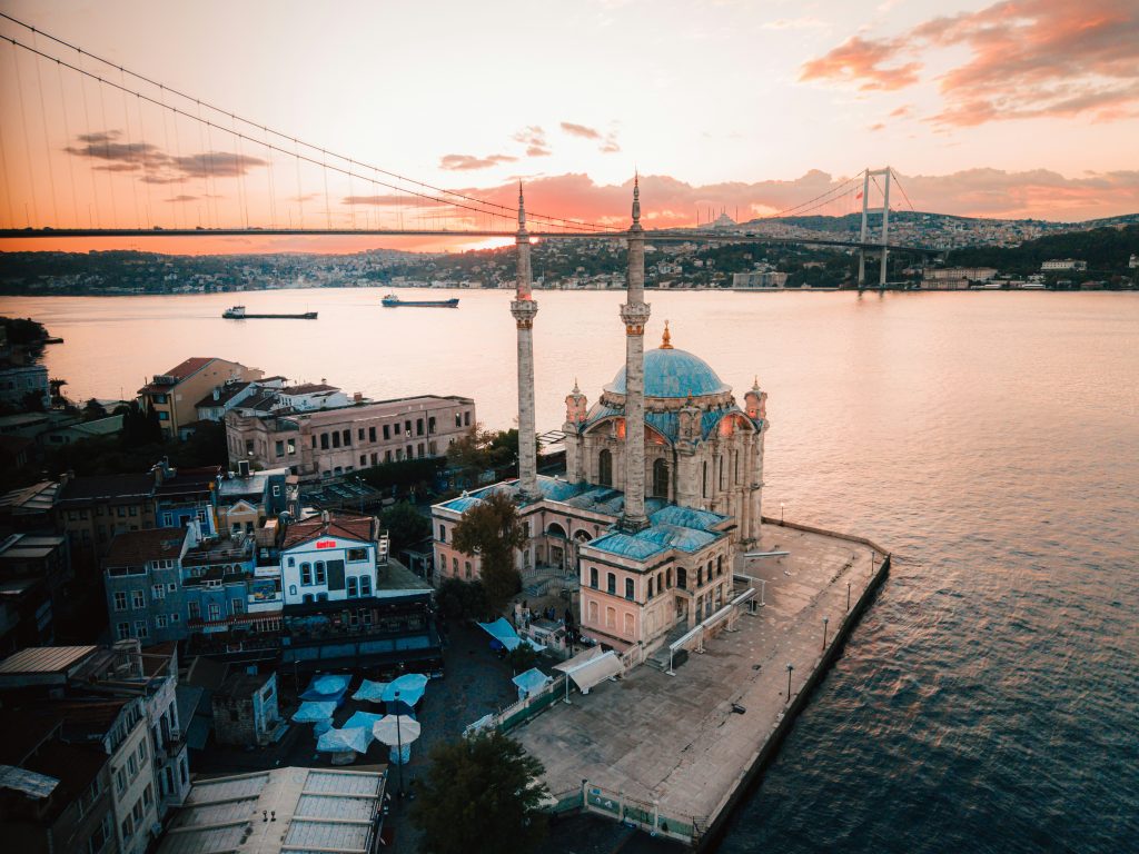 perché visitare Ortakoy, moschea al tramonto, punto di rotta