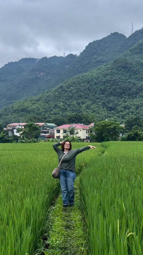 cosa vedere in vietnam, daniela larivei in una risaia a mai chau, punto di rotta